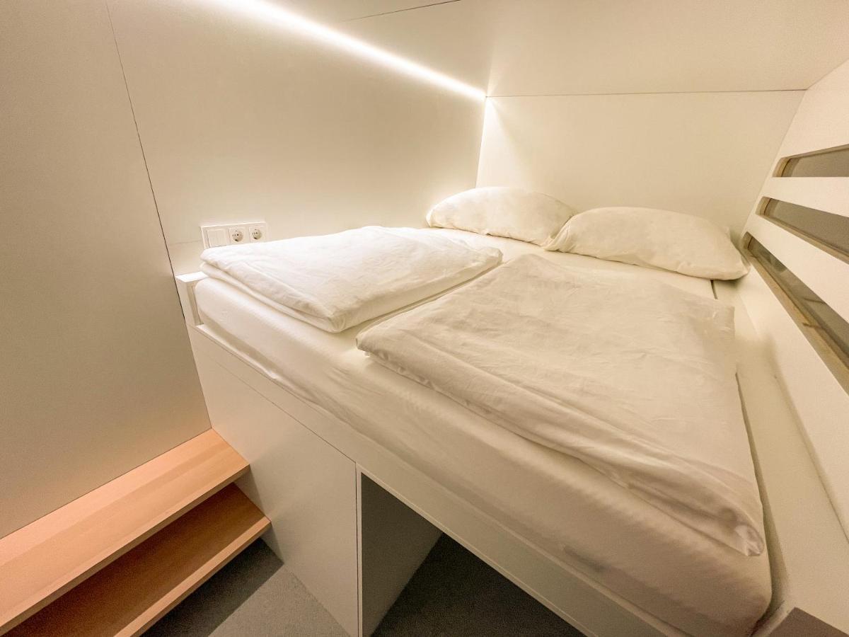 Soom Salzburg I Kapselhotel Ngoại thất bức ảnh