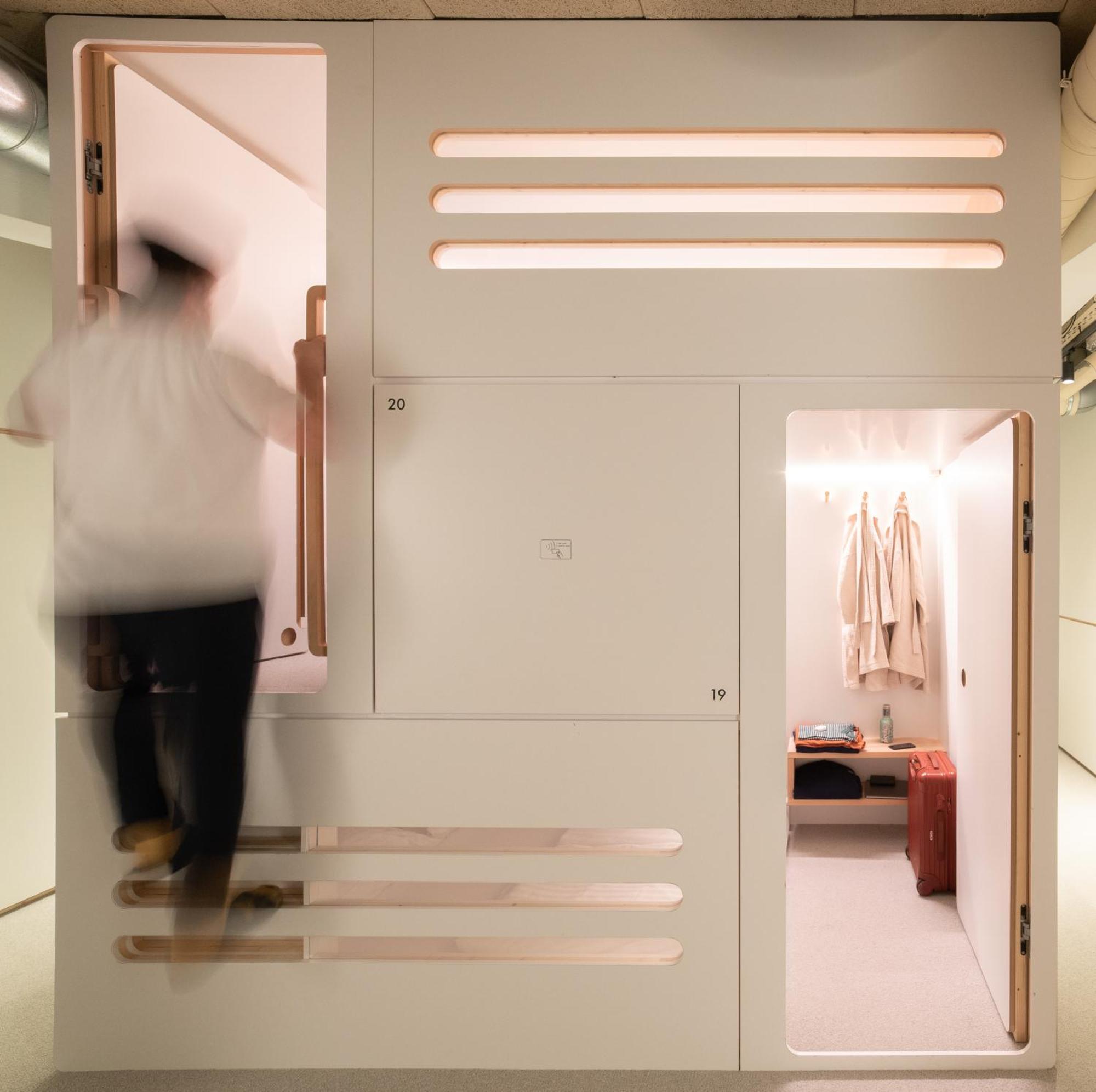 Soom Salzburg I Kapselhotel Ngoại thất bức ảnh